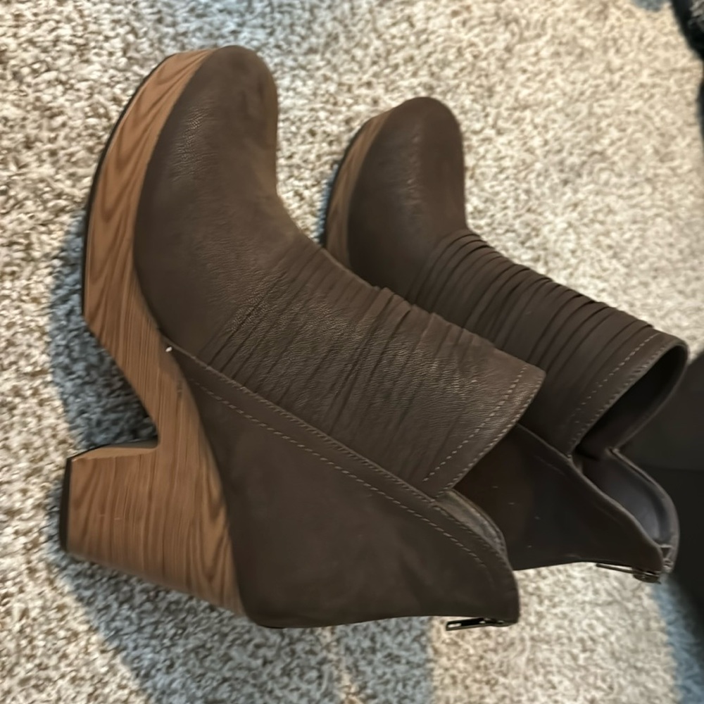 Pierre Dumas Brown Ankle Booties